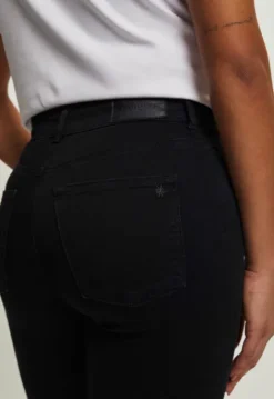 Flared | Jeans*Silvercreek Celsi Flare Jeans